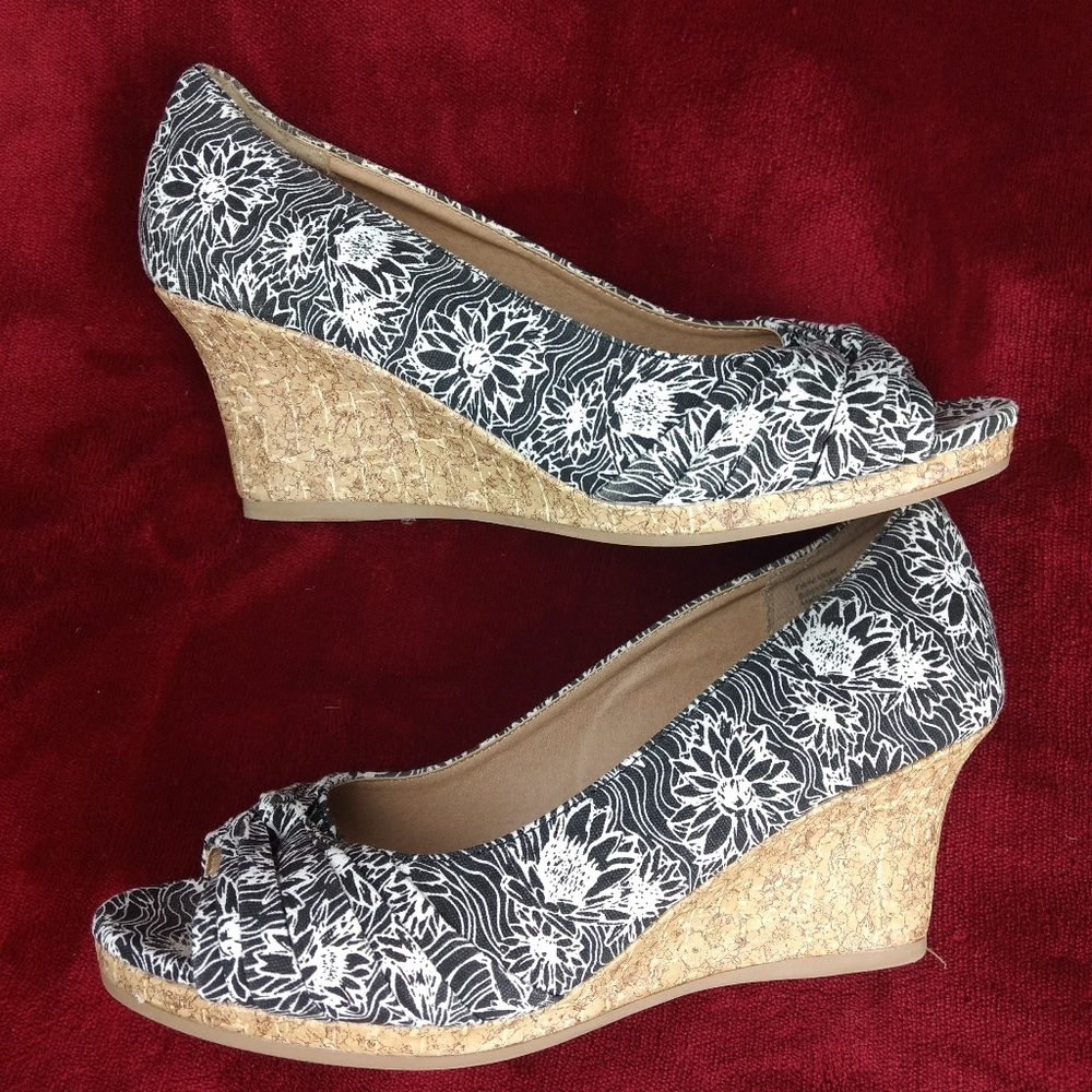 Alex Flex Black White Floral Peep Toe Wedge Heel